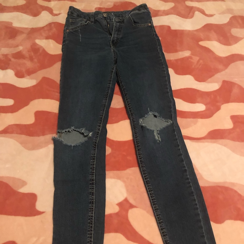 Skinny distressed jeans
